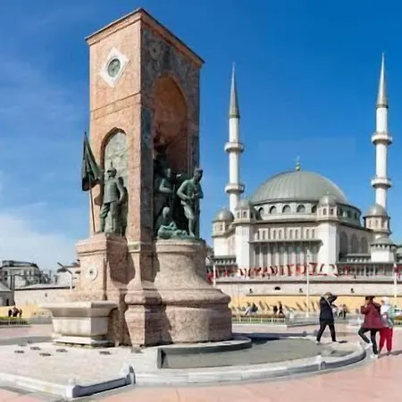 Wide Taksim 3*
